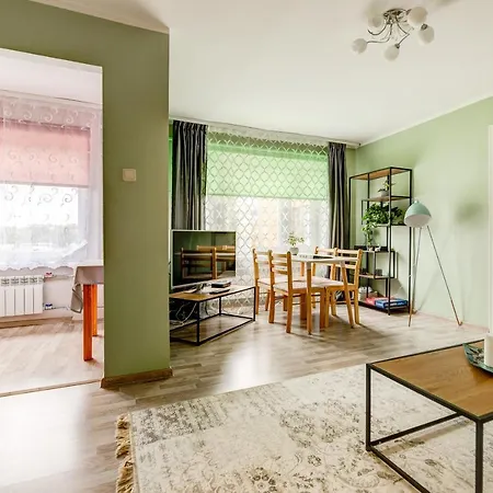 Apartment Aura, Center, *