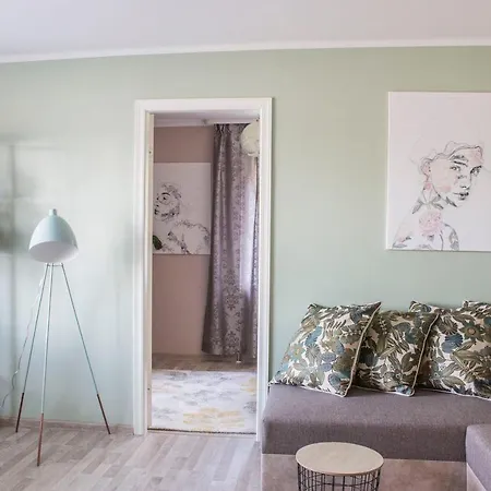 Aura, Center, * Tartu