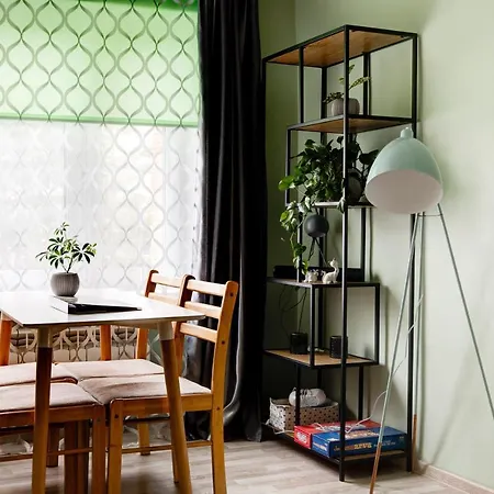 Aura, Center, * טרטו