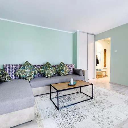 Aura, Center, * Tartu