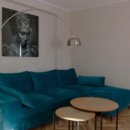 Apartment Aura, Center, *